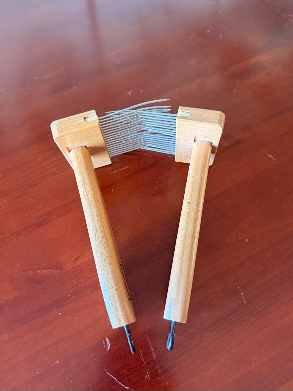 Louet Wooden Wool Comb Pair in Natural Wood - Picture 5 of 5